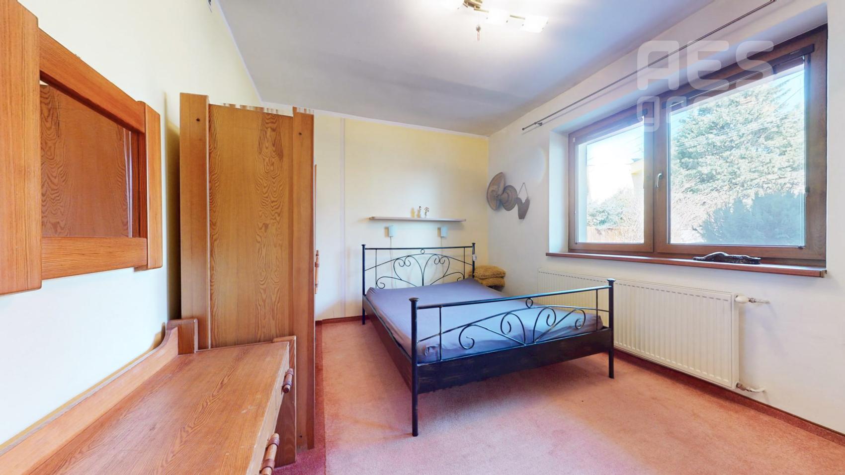 PREDAJ, 5 izbový rodinný dom s veľkým pozemkom v obci Láb.