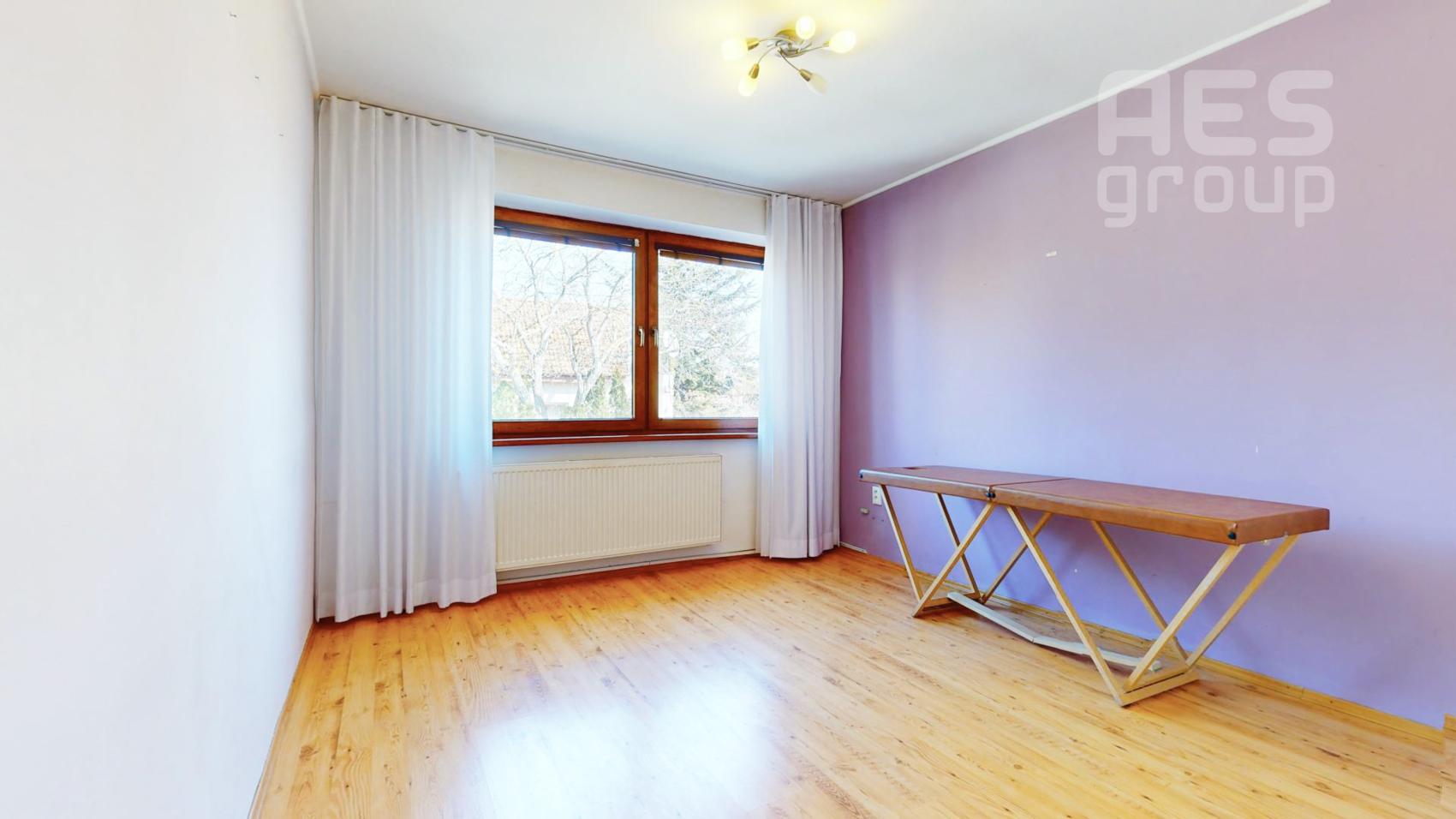 PREDAJ, 5 izbový rodinný dom s veľkým pozemkom v obci Láb.