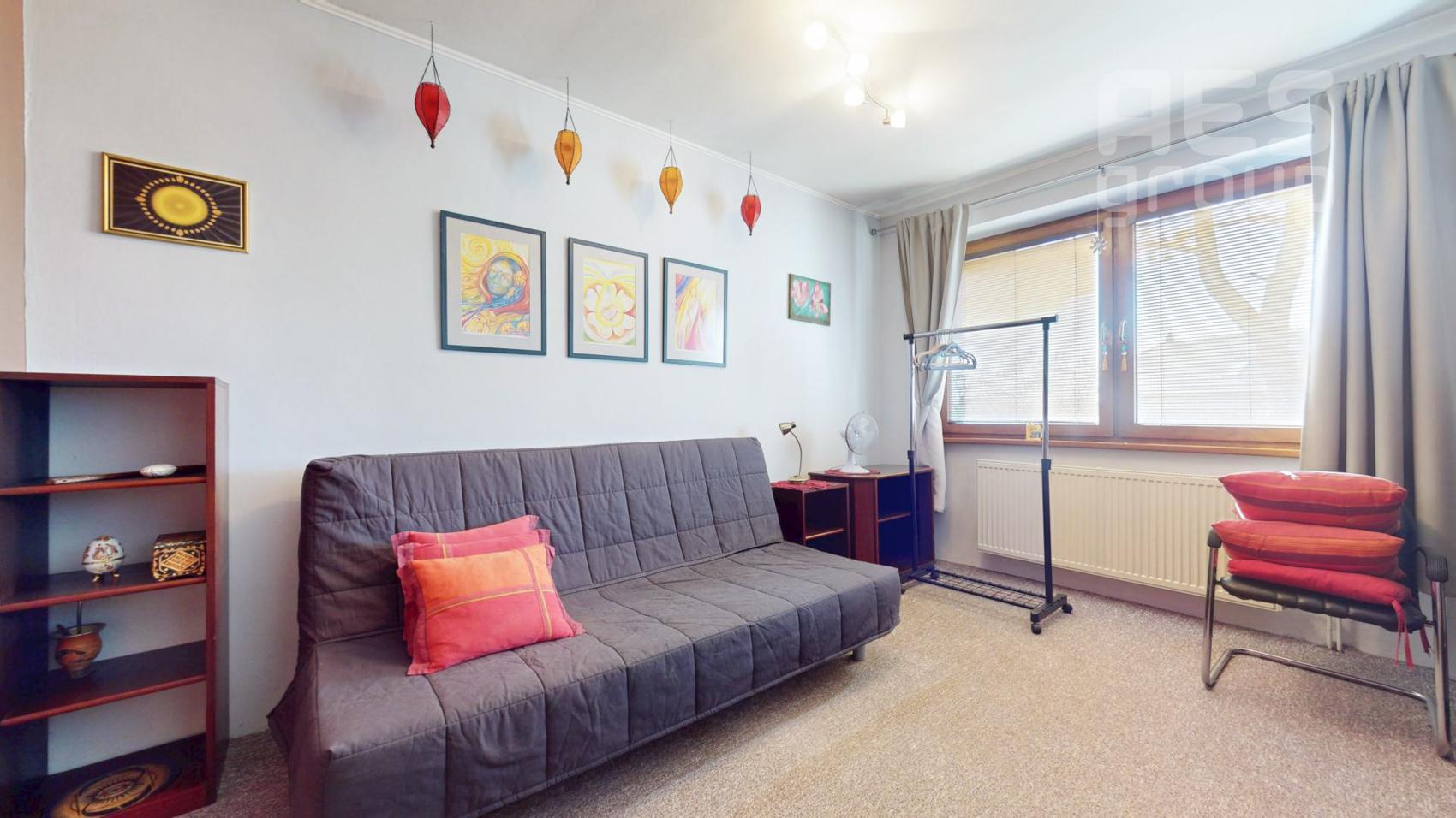 PREDAJ, 5 izbový rodinný dom s veľkým pozemkom v obci Láb.