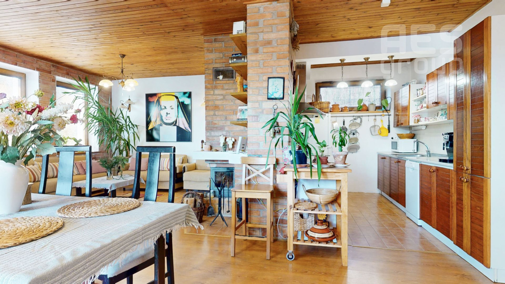 PREDAJ, 5 izbový rodinný dom s veľkým pozemkom v obci Láb.