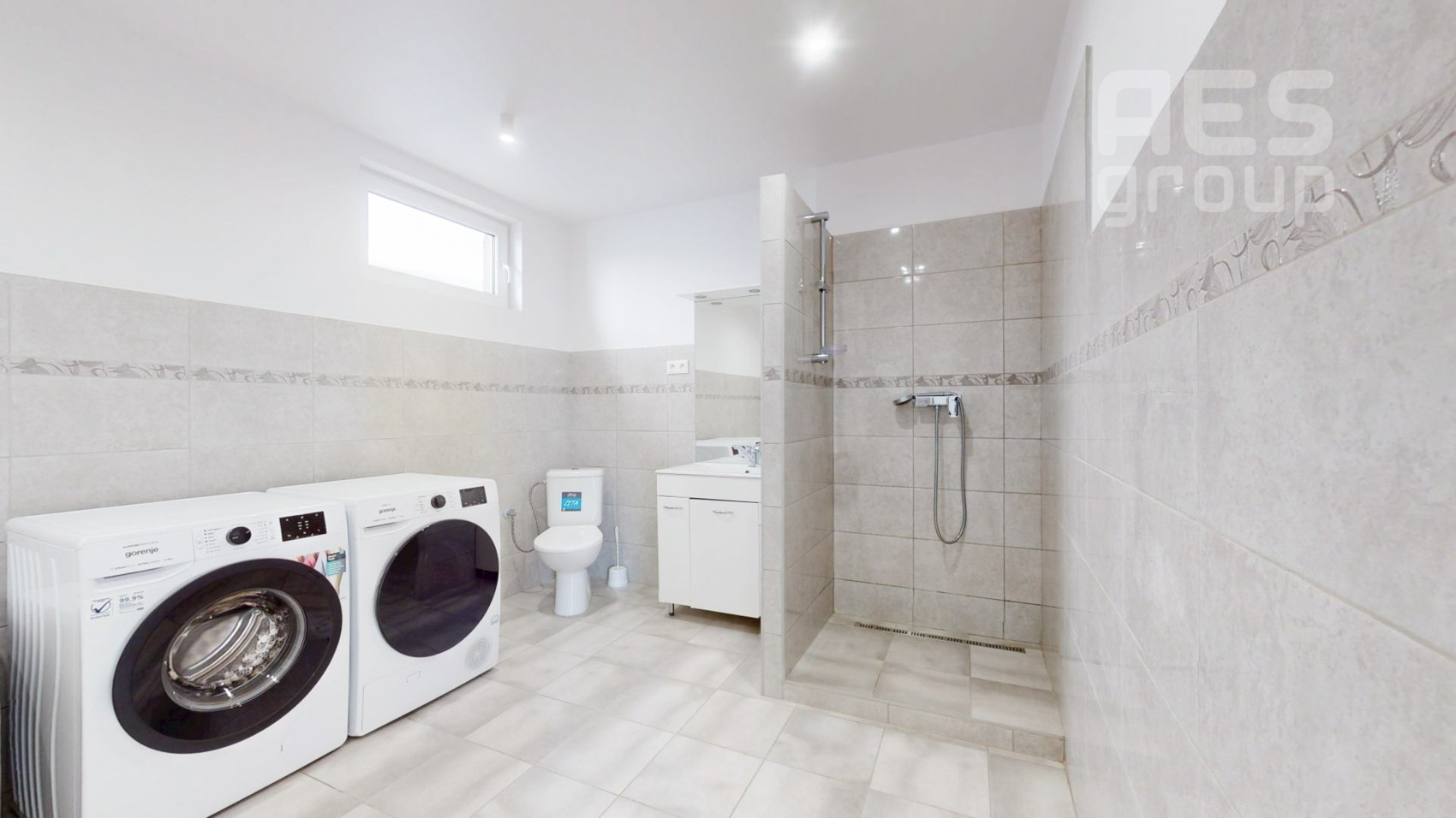 PREDAJ, rodinný dom s veľkým pozemkom v obci Kuchyňa