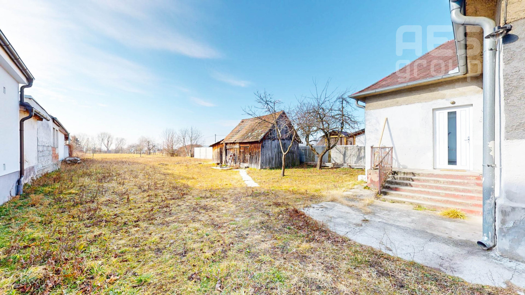 PREDAJ, rodinný dom s veľkým pozemkom v obci Kuchyňa