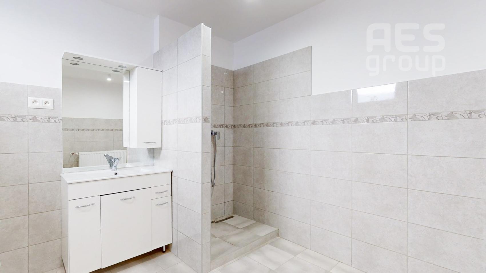 PREDAJ, rodinný dom s veľkým pozemkom v obci Kuchyňa