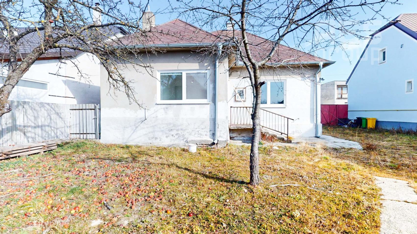 PREDAJ, rodinný dom s veľkým pozemkom v obci Kuchyňa