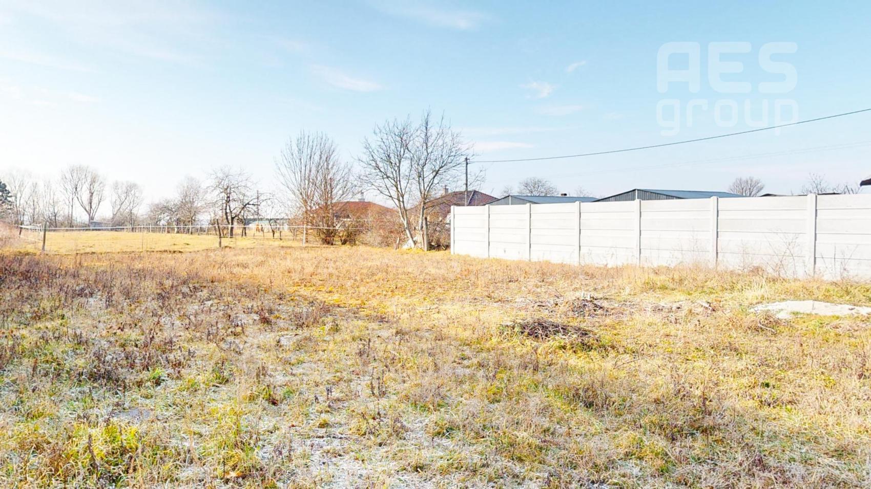 PREDAJ, rodinný dom s veľkým pozemkom v obci Kuchyňa