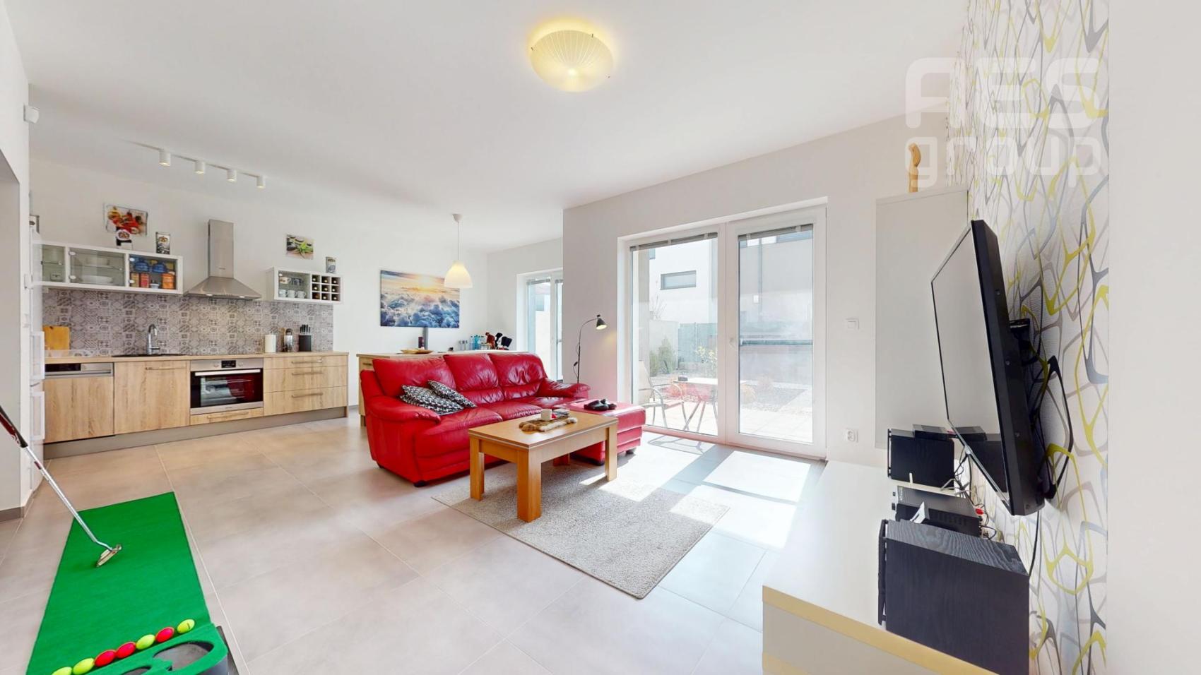 PREDAJ, priestranný 3 izbový  byt s terasou, Pastierska ul. Stupava