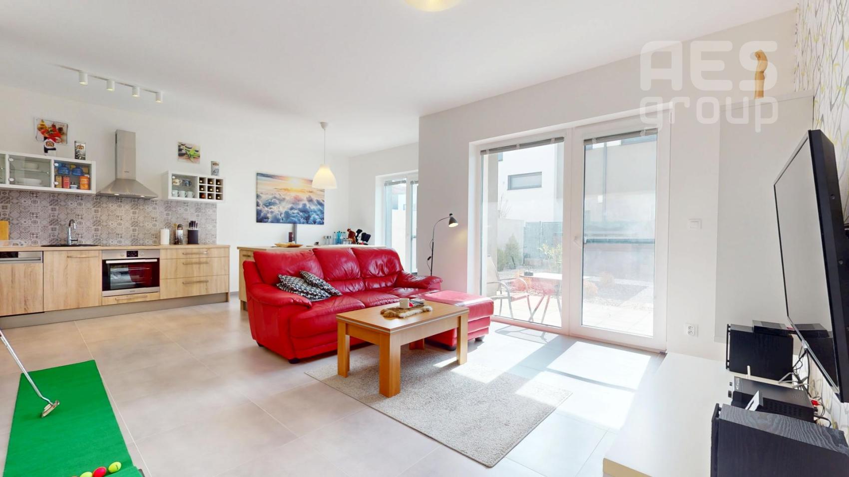 PREDAJ, priestranný 3 izbový  byt s terasou, Pastierska ul. Stupava