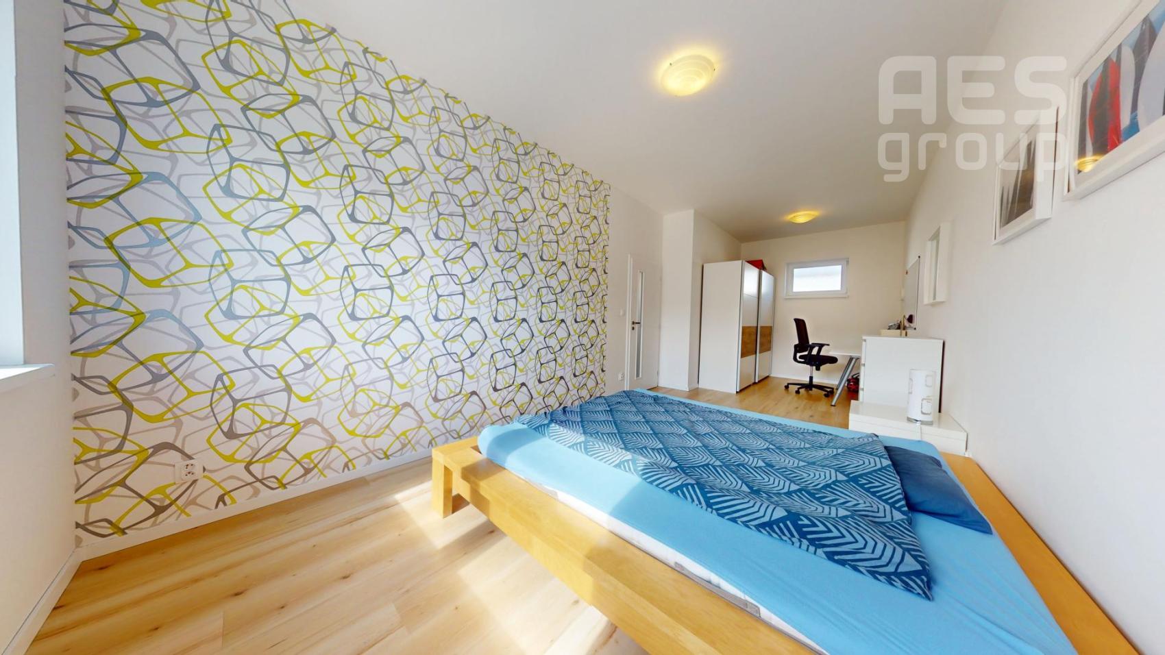 PREDAJ, priestranný 3 izbový  byt s terasou, Pastierska ul. Stupava