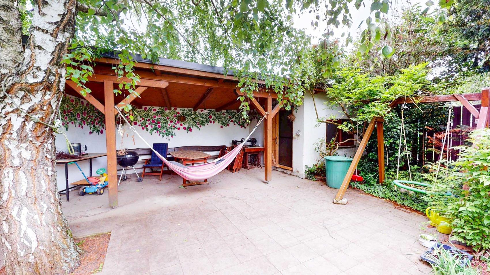 PREDAJ, 5 izbový rodinný dom s veľkým pozemkom v obci Láb.