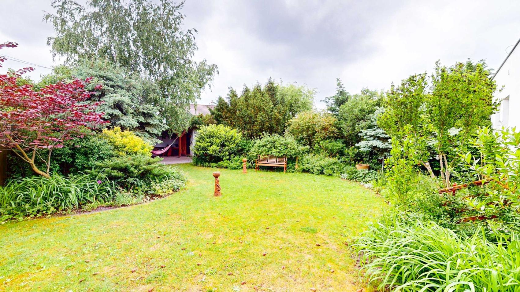 PREDAJ, 5 izbový rodinný dom s veľkým pozemkom v obci Láb.