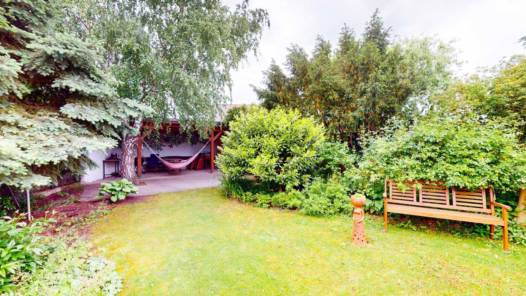 PREDAJ, 5 izbový rodinný dom s veľkým pozemkom v obci Láb.