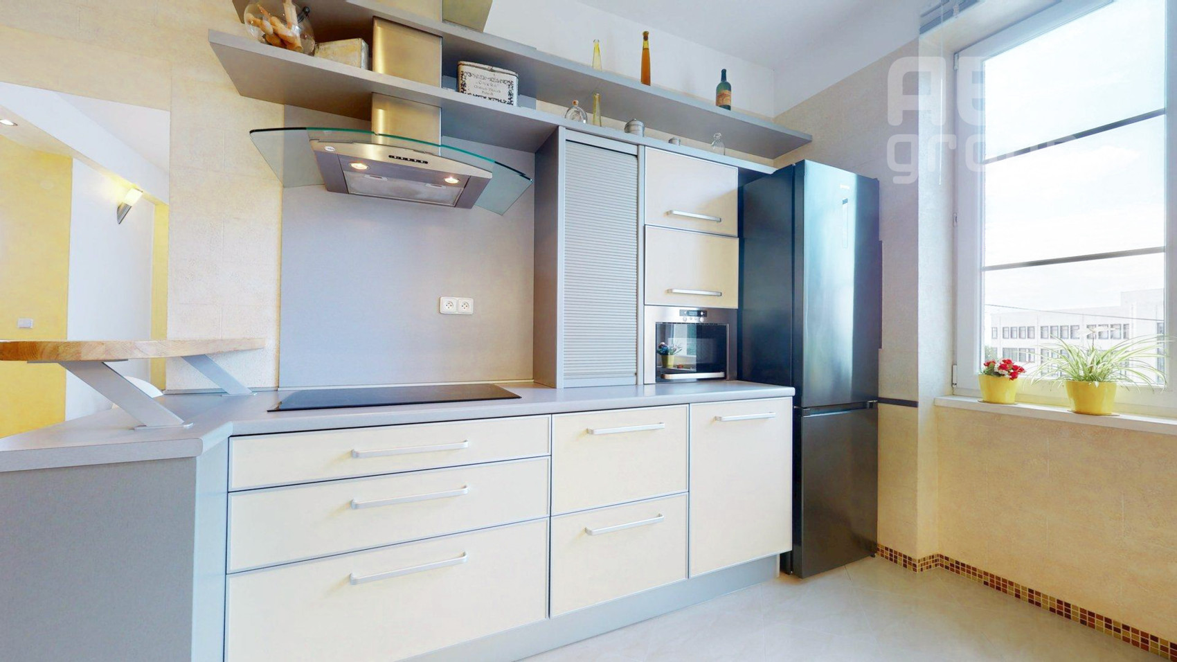 PRENÁJOM, JEDINEČNÝ 4 IZBOVÝ BYT, SMETANOVA, BRATISLAVA – STARÉ MESTO