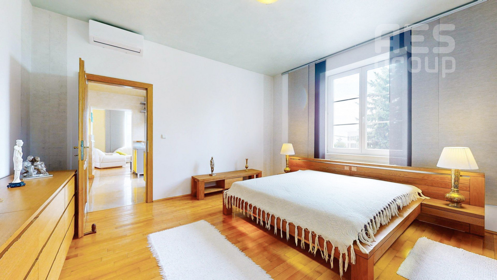 PRENÁJOM, JEDINEČNÝ 4 IZBOVÝ BYT, SMETANOVA, BRATISLAVA – STARÉ MESTO