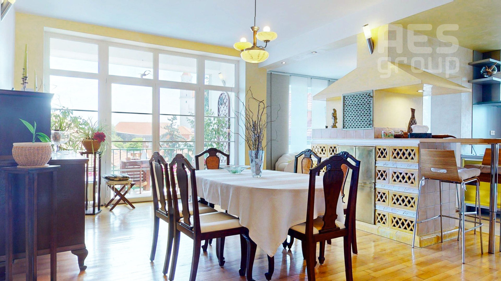 PRENÁJOM, JEDINEČNÝ 4 IZBOVÝ BYT, SMETANOVA, BRATISLAVA – STARÉ MESTO