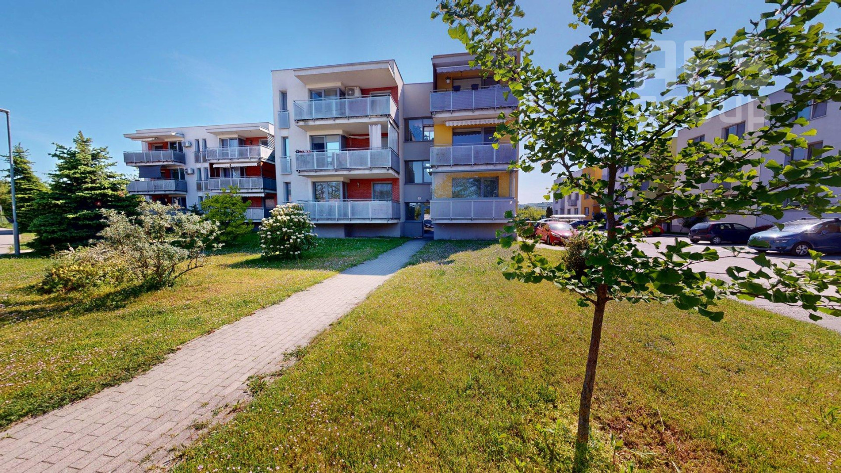 REZERVOVANÝ, zariadený 2 izbový byt s balkónom, Bočná ul. Stupava