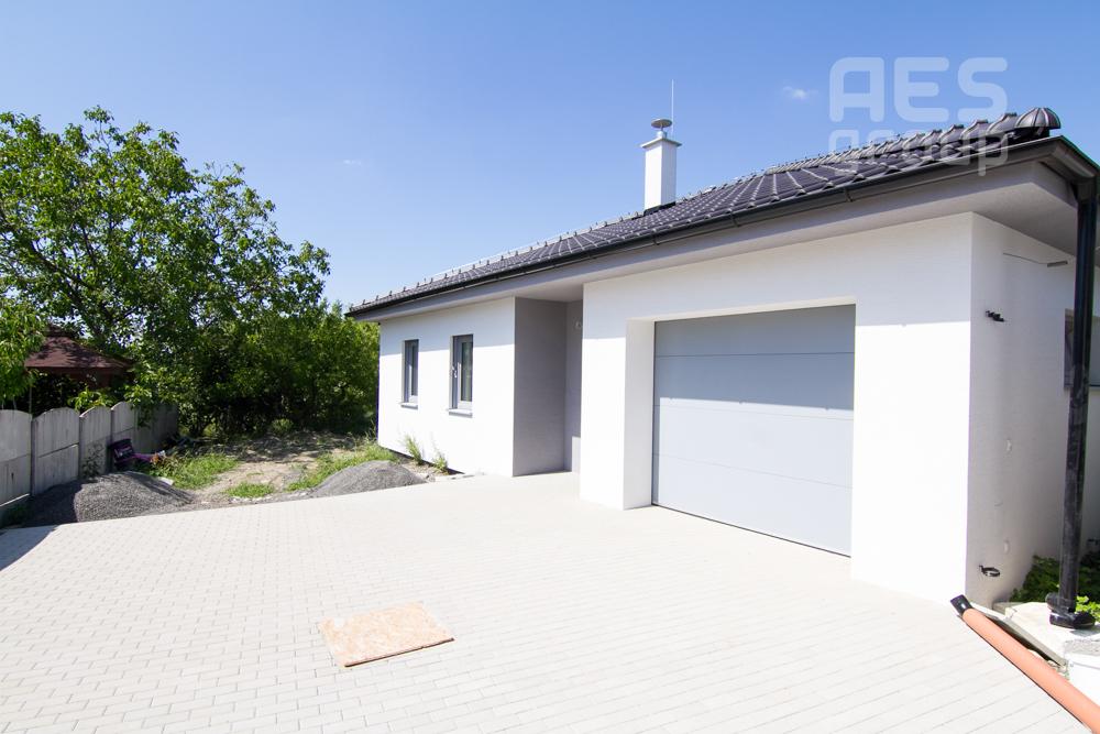 PREDAJ,  novostavba 4 izbového bungalovu s garážou, Jablonové
