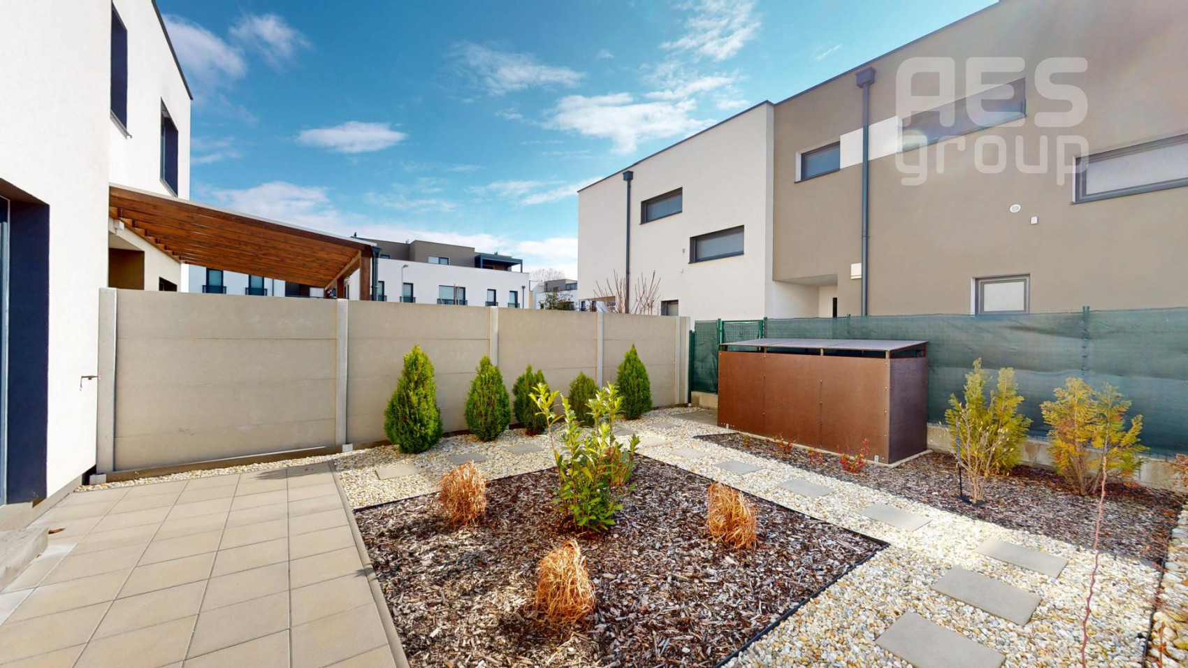 PRENÁJOM, priestranný 3 izbový radový RD, Pastierska ul. Stupava