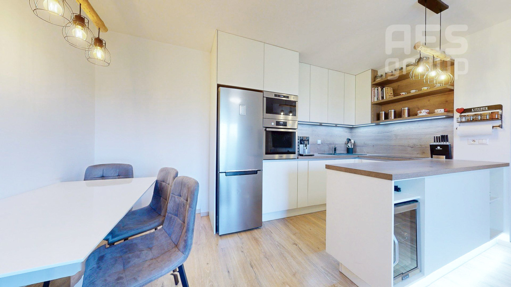 REZERVOVANÉ, PREDAJ, 2 izbový byt s dvoma balkónmi, ul. V. Šikulu, Stupava