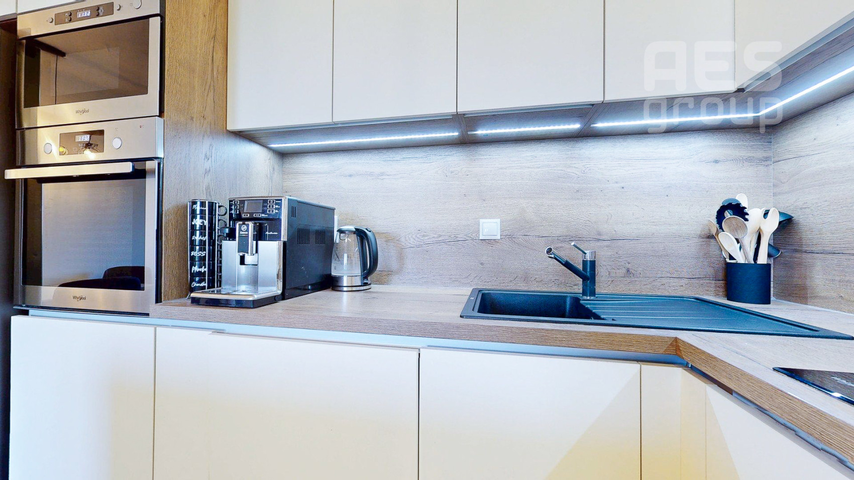 REZERVOVANÉ, PREDAJ, 2 izbový byt s dvoma balkónmi, ul. V. Šikulu, Stupava