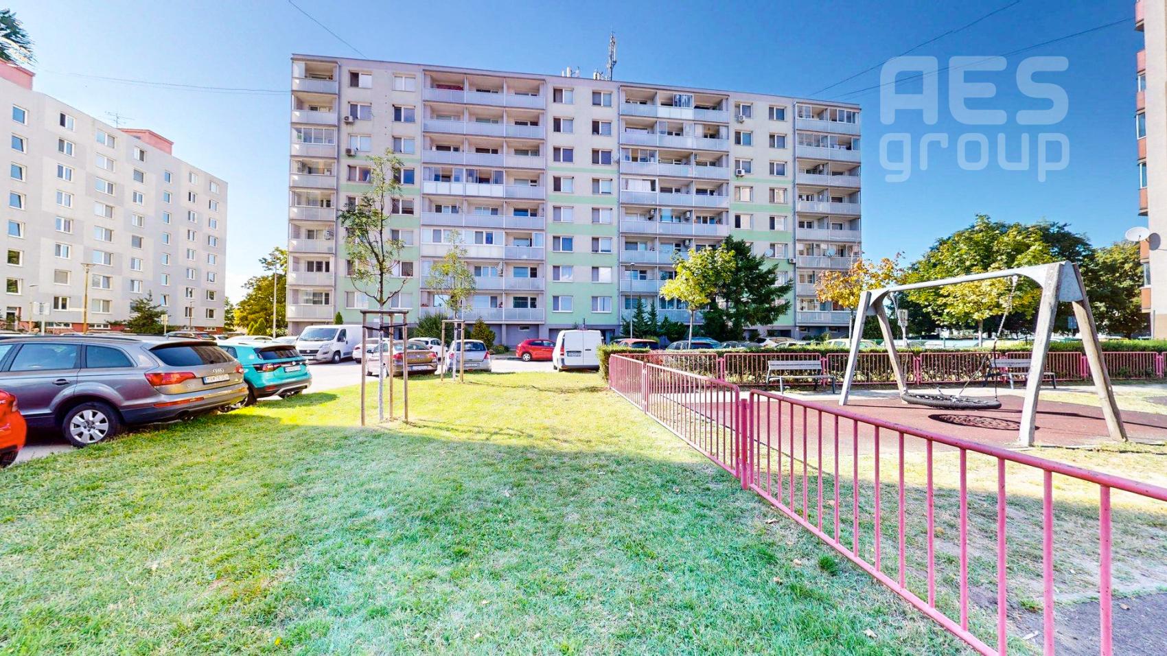 REZERVOVANÉ, PREDAJ, 2 izbový byt so šatníkom a loggiou na ul. Ľ. Fullu, Malacky