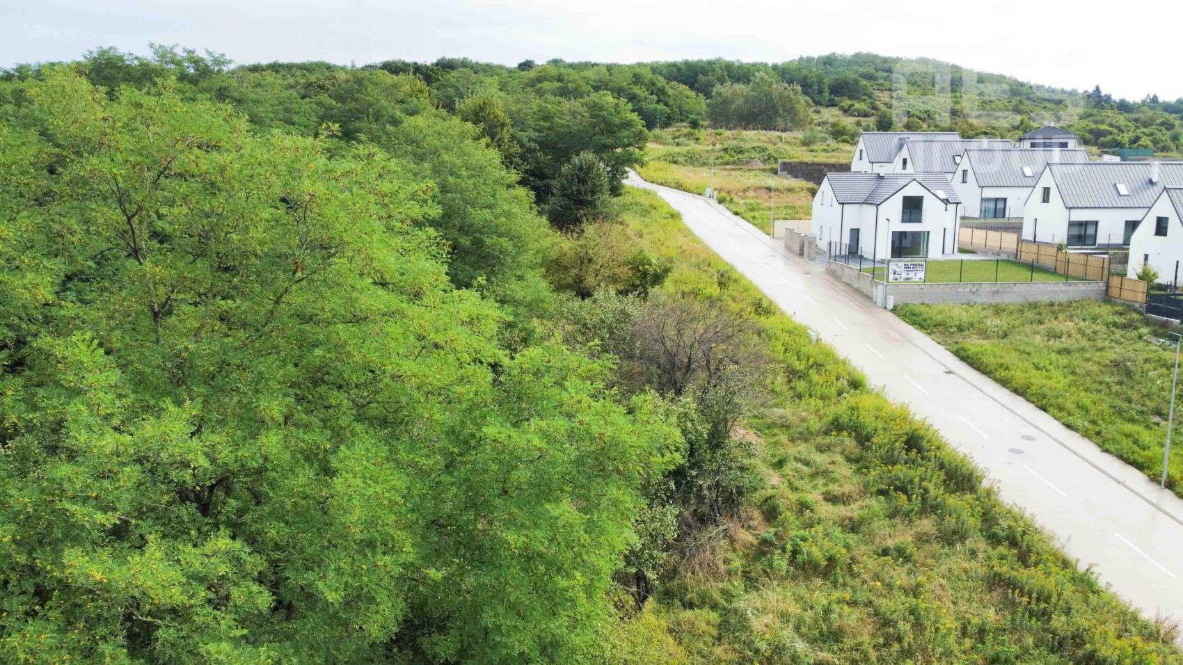 REZERVOVANÝ, stavebný pozemok so sieťami na Púpavovej ul. Stupava, výmera 516 m2