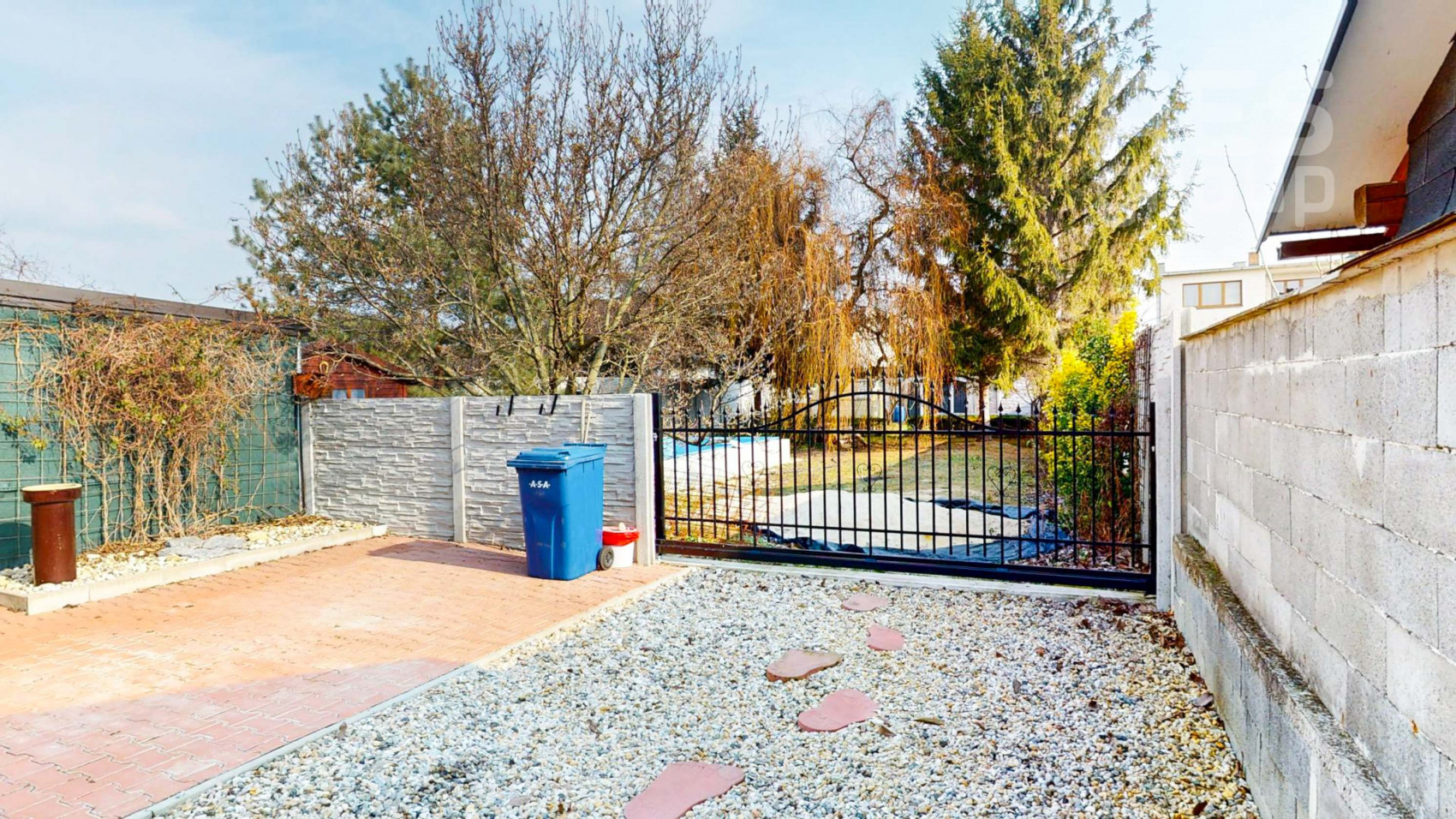 PREDAJ, dvojgeneračný rodinný dom s veľkým pozemkom v obci Vysoká pri Morave