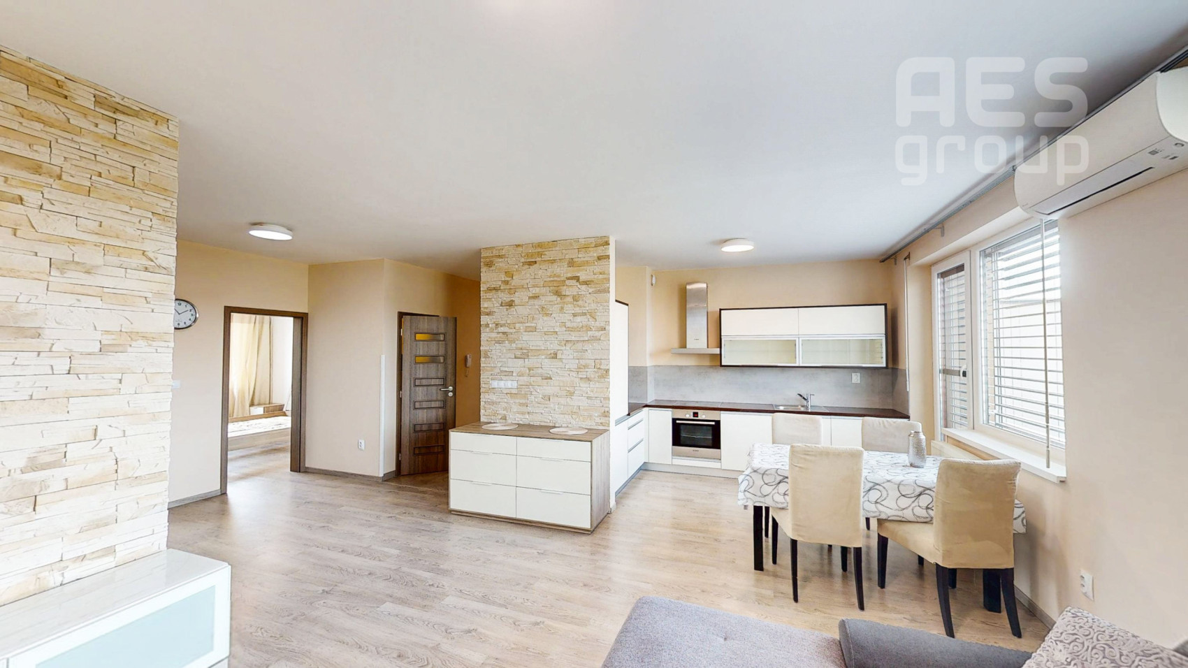 PRENÁJOM, 3 izbový byt s dvomi terasami a parkovacími státiami, ul. Okružná, Stupava