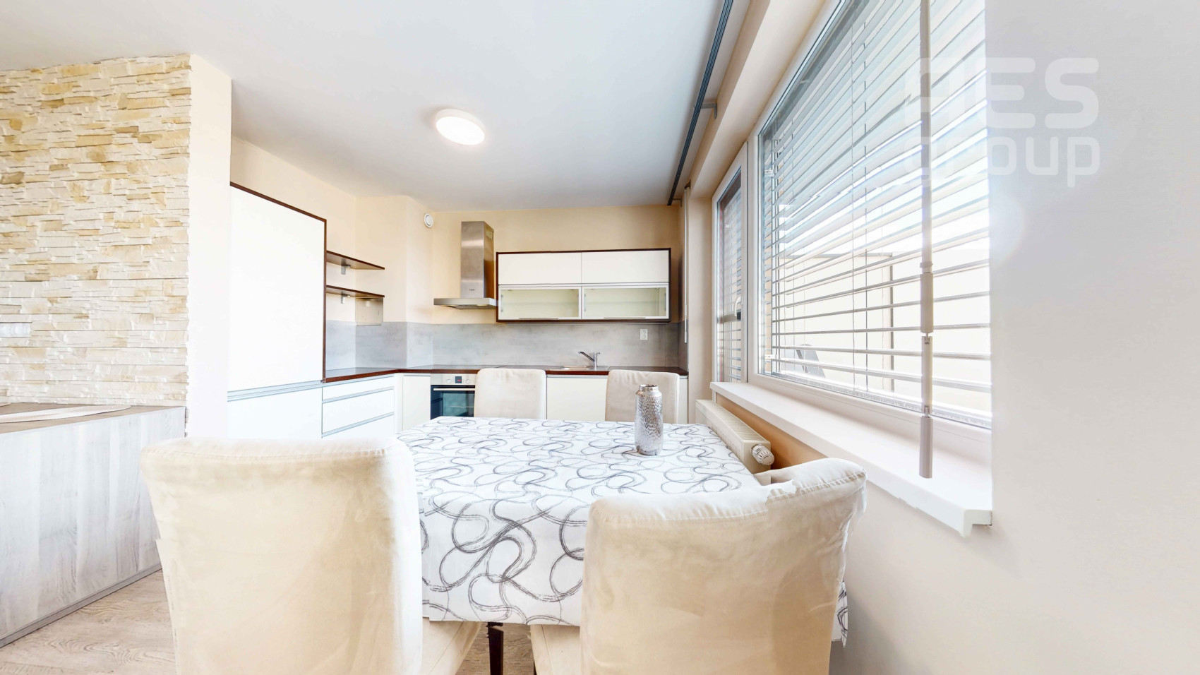 PRENÁJOM, 3 izbový byt s dvomi terasami a parkovacími státiami, ul. Okružná, Stupava