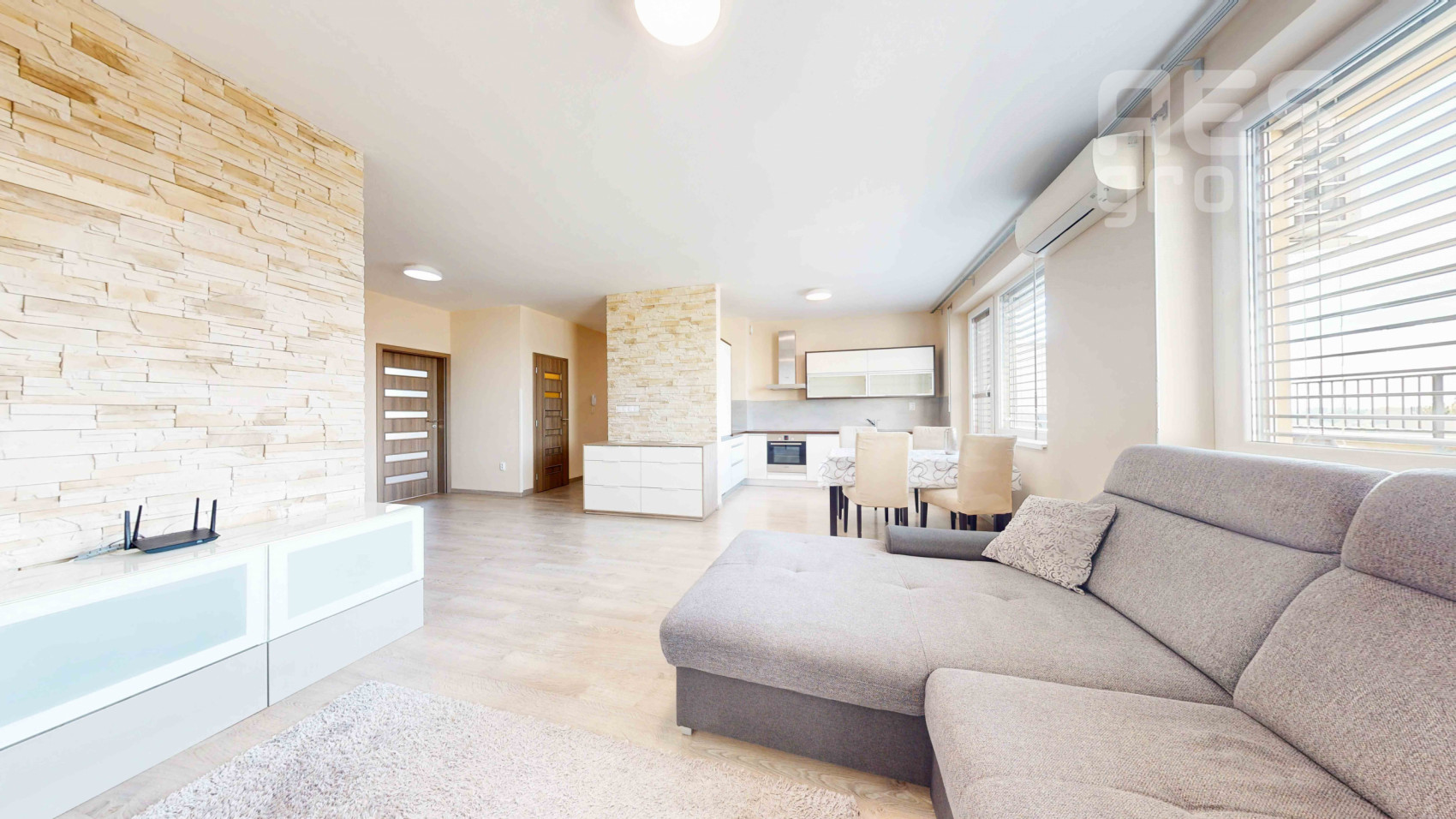 PRENÁJOM, 3 izbový byt s dvomi terasami a parkovacími státiami, ul. Okružná, Stupava