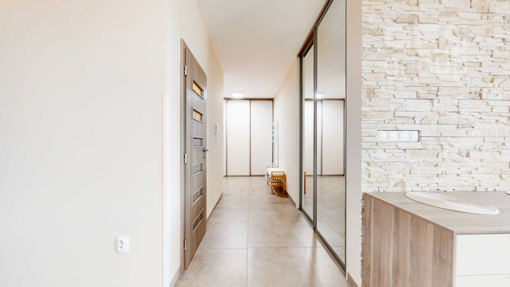 PRENÁJOM, 3 izbový byt s dvomi terasami a parkovacími státiami, ul. Okružná, Stupava