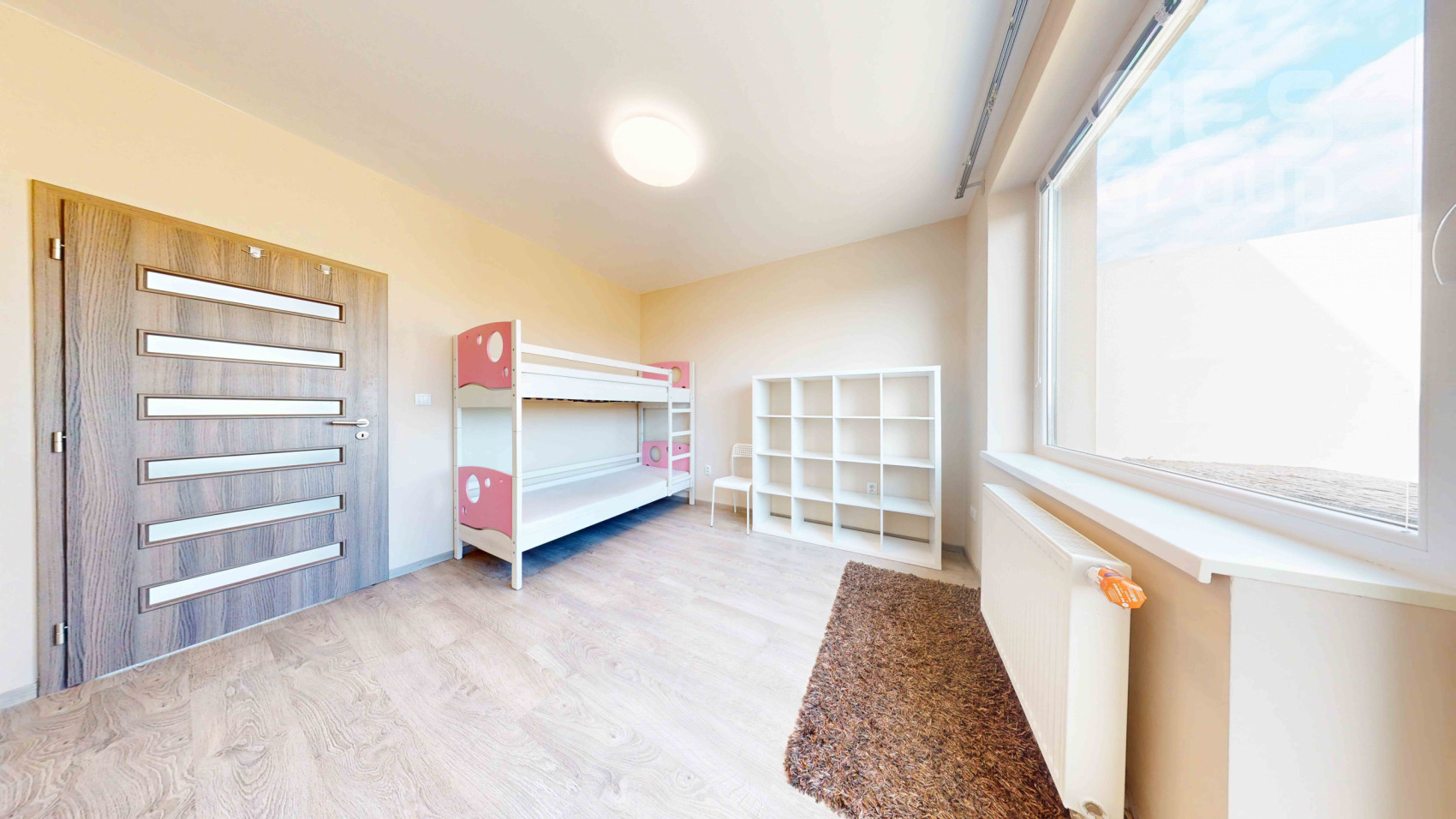 PRENÁJOM, 3 izbový byt s dvomi terasami a parkovacími státiami, ul. Okružná, Stupava