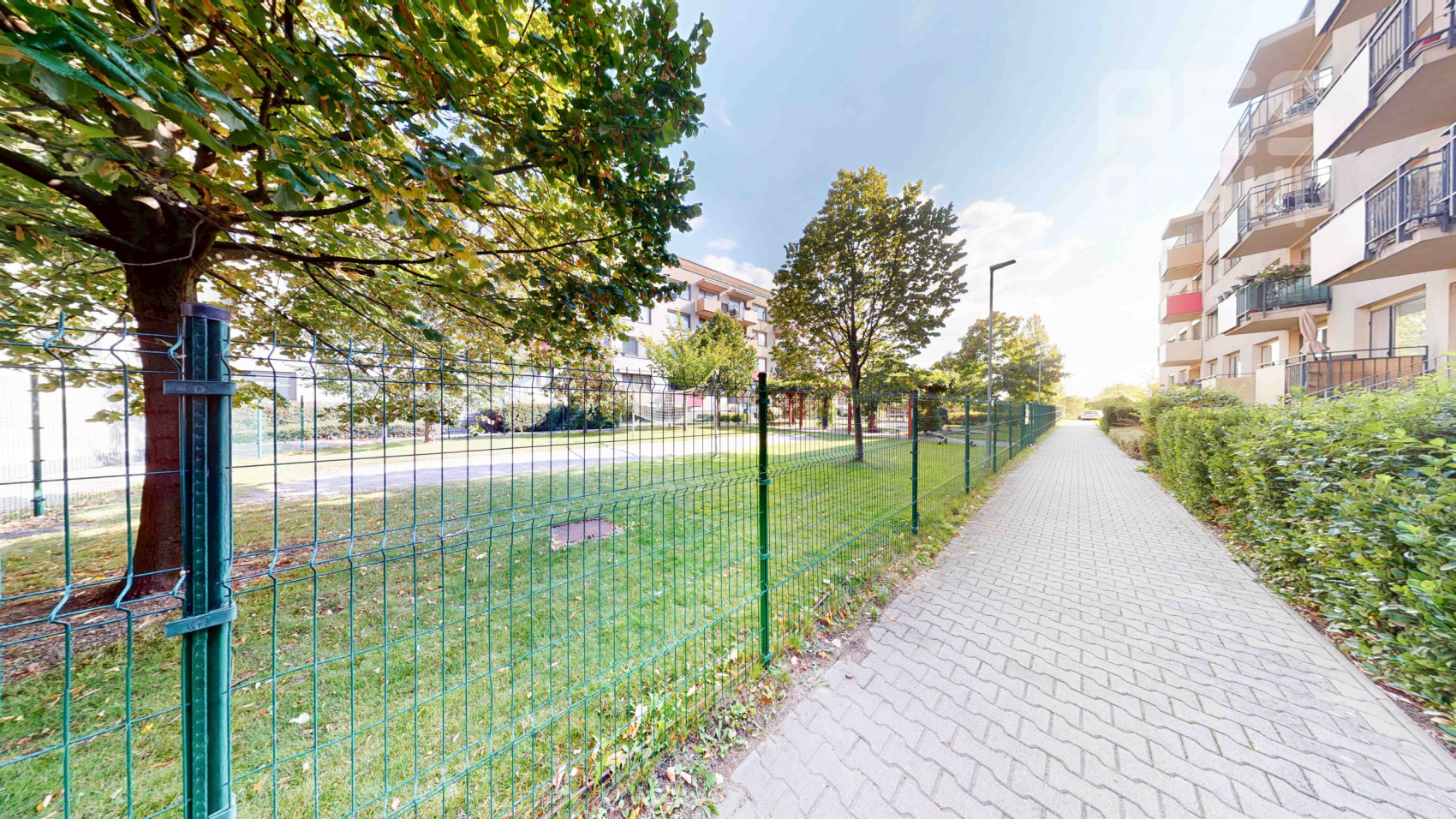 PRENÁJOM, 3 izbový byt s dvomi terasami a parkovacími státiami, ul. Okružná, Stupava