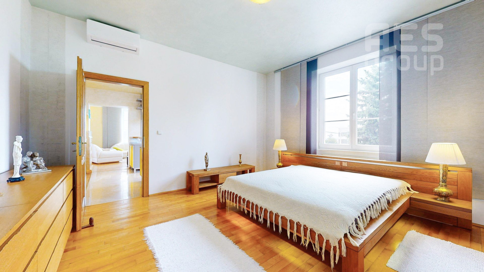 PRENÁJOM, JEDINEČNÝ 4 IZBOVÝ BYT, SMETANOVA, BRATISLAVA – STARÉ MESTO