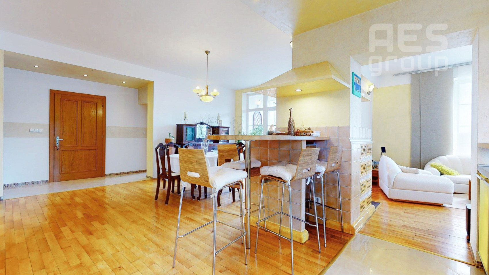 PRENÁJOM, JEDINEČNÝ 4 IZBOVÝ BYT, SMETANOVA, BRATISLAVA – STARÉ MESTO