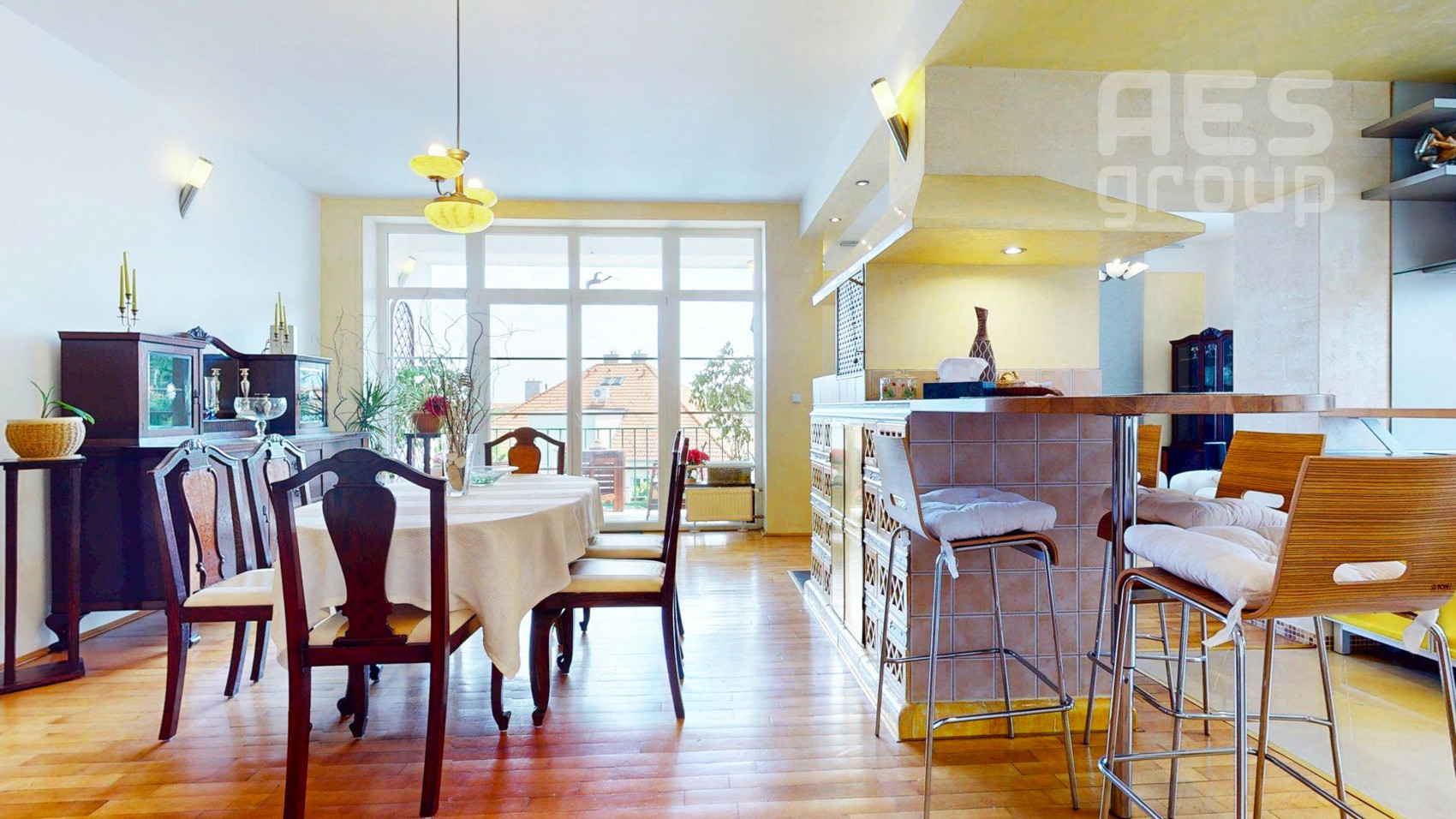 PRENÁJOM, JEDINEČNÝ 4 IZBOVÝ BYT, SMETANOVA, BRATISLAVA – STARÉ MESTO