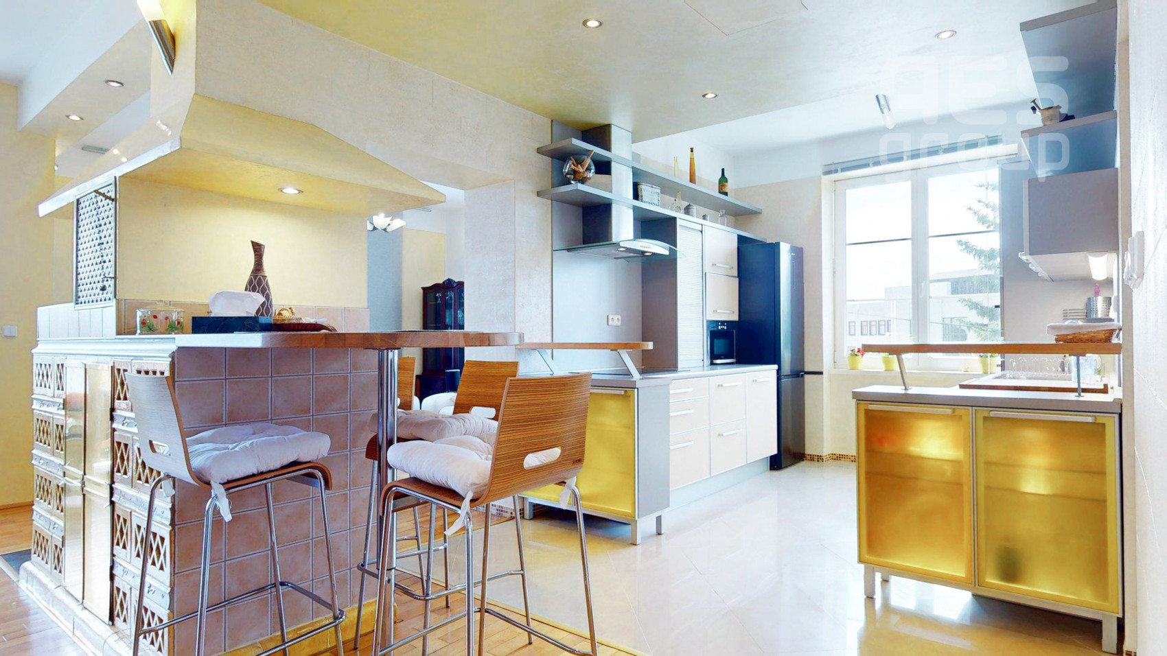 PRENÁJOM, JEDINEČNÝ 4 IZBOVÝ BYT, SMETANOVA, BRATISLAVA – STARÉ MESTO