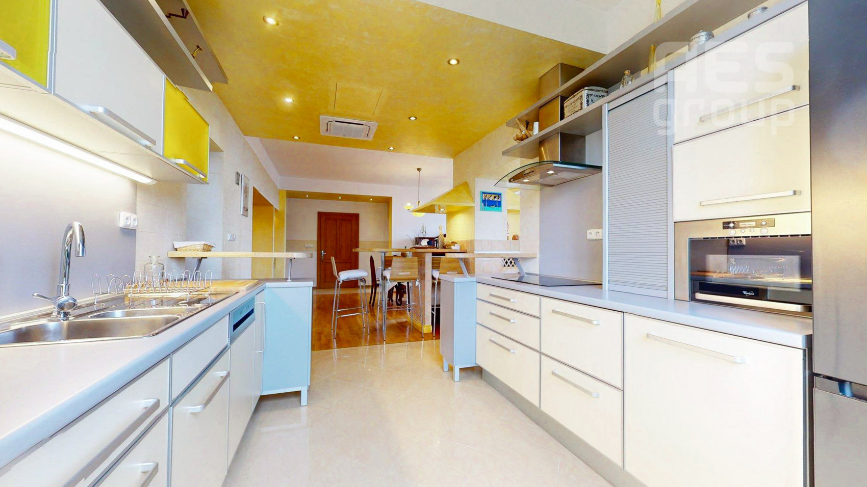 PRENÁJOM, JEDINEČNÝ 4 IZBOVÝ BYT, SMETANOVA, BRATISLAVA – STARÉ MESTO