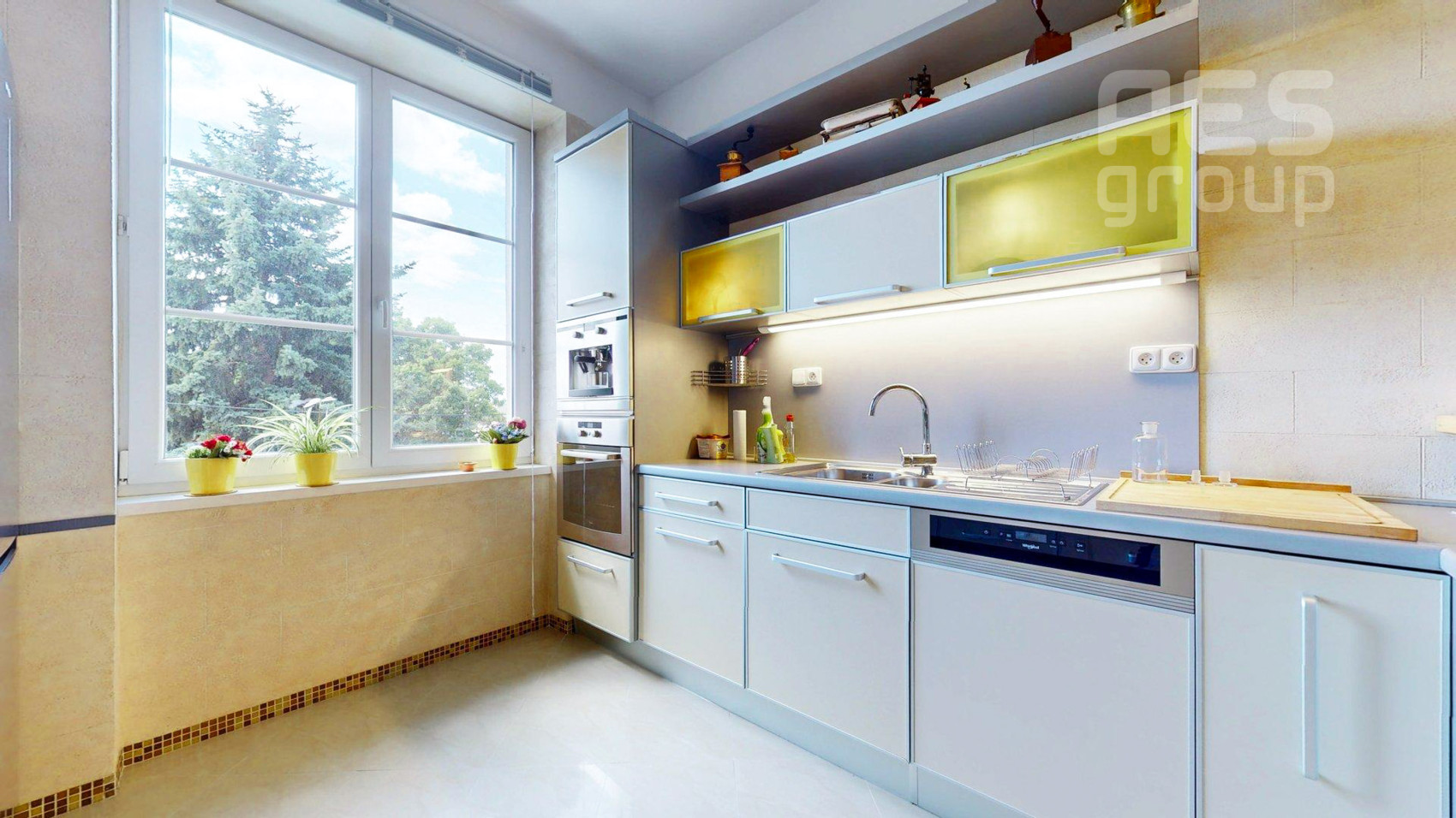 PRENÁJOM, JEDINEČNÝ 4 IZBOVÝ BYT, SMETANOVA, BRATISLAVA – STARÉ MESTO