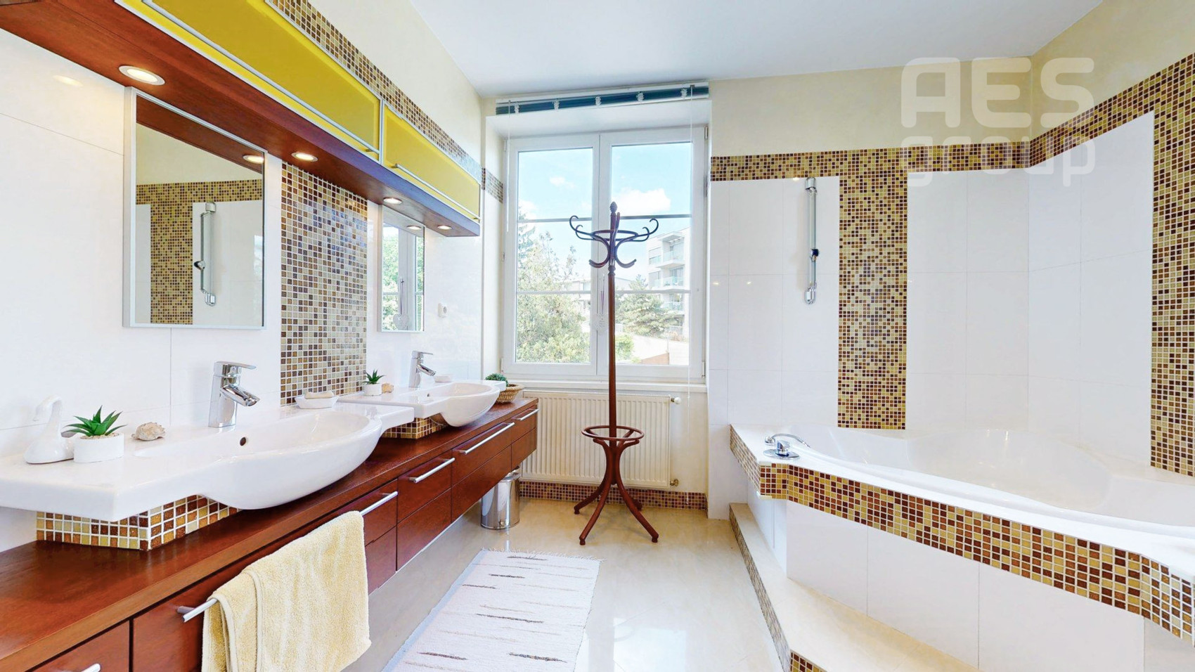 PRENÁJOM, JEDINEČNÝ 4 IZBOVÝ BYT, SMETANOVA, BRATISLAVA – STARÉ MESTO