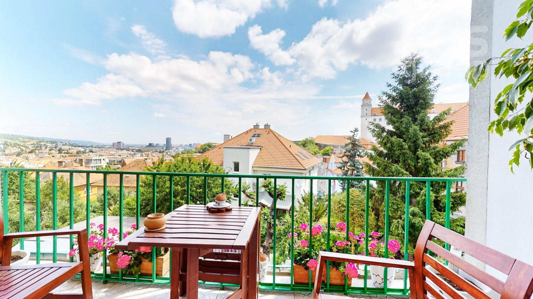 PRENÁJOM, JEDINEČNÝ 4 IZBOVÝ BYT, SMETANOVA, BRATISLAVA – STARÉ MESTO