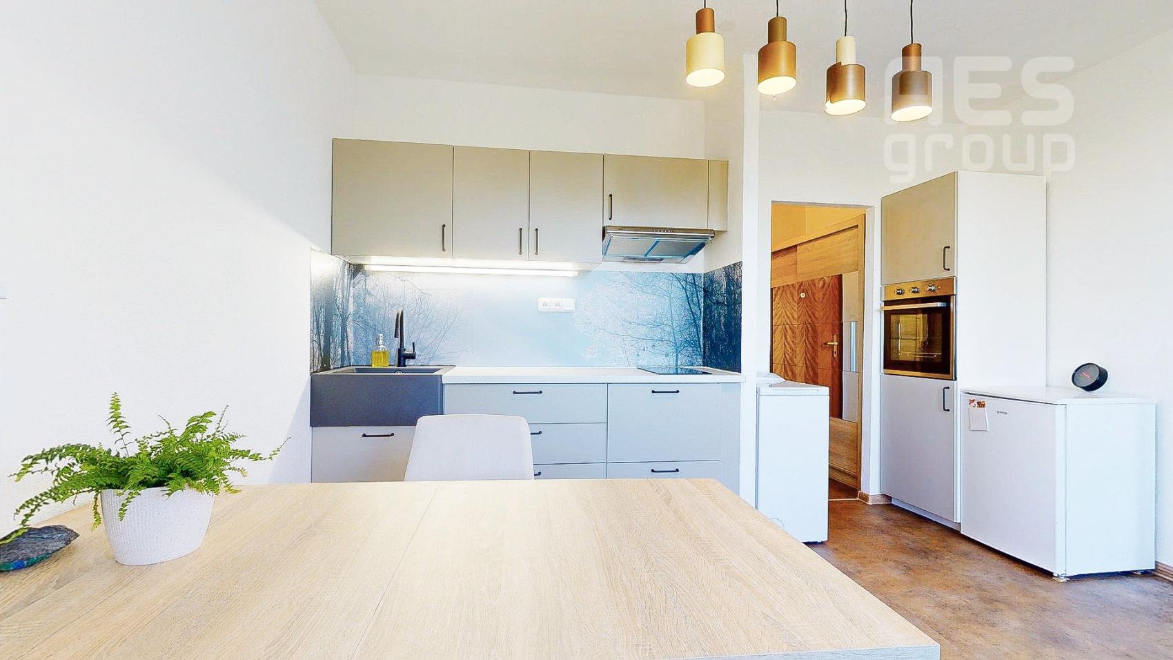 PRENÁJOM, 2 izbový byt s loggiou, ul. Rovniankova, BA-Petržalka