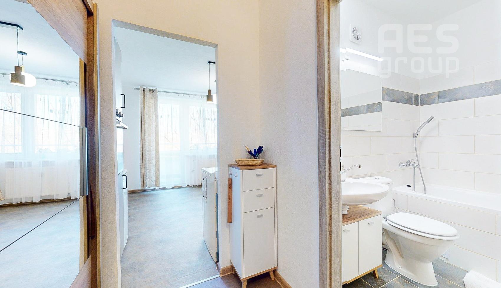 PRENÁJOM, 2 izbový byt s loggiou, ul. Rovniankova, BA-Petržalka