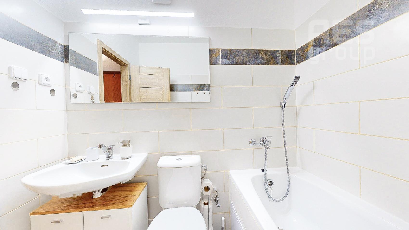 PRENÁJOM, 2 izbový byt s loggiou, ul. Rovniankova, BA-Petržalka