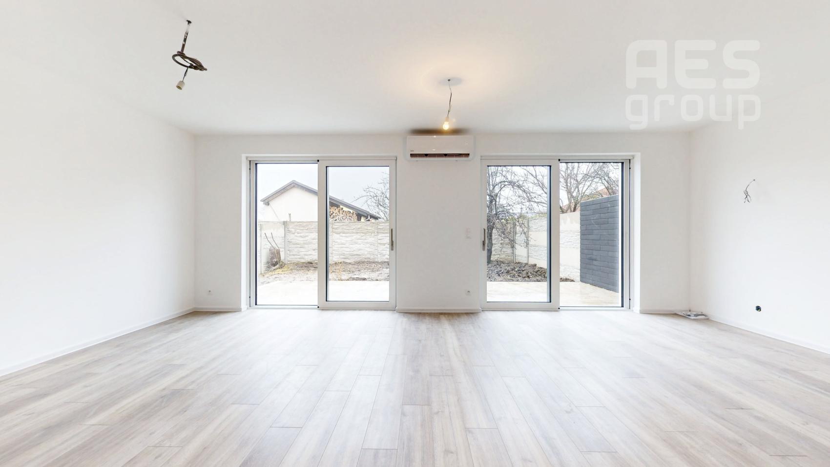 SKOLAUDOVANÉ, PREDAJ, 4 izbové rodinné domy, ul. Poľovnícka, Veľký Bieľ.