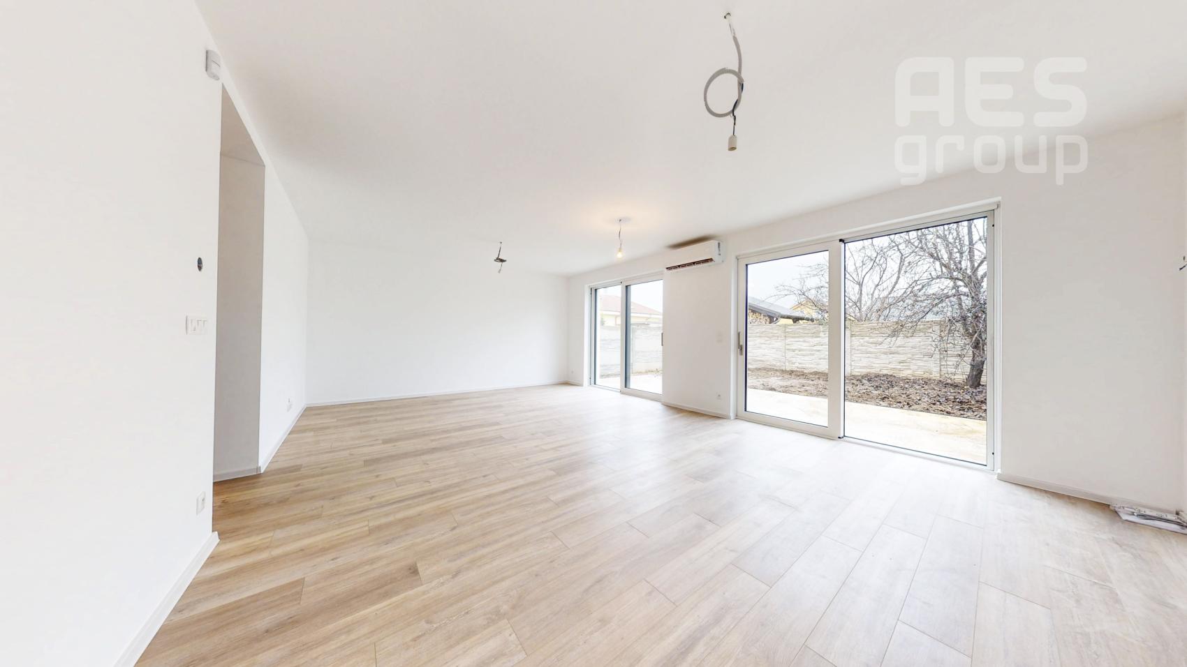 SKOLAUDOVANÉ, PREDAJ, 4 izbové rodinné domy, ul. Poľovnícka, Veľký Bieľ.