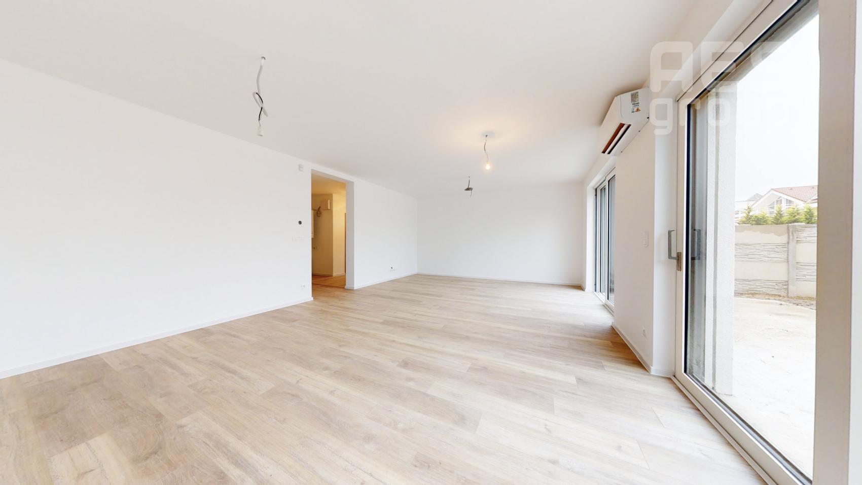 SKOLAUDOVANÉ, PREDAJ, 4 izbové rodinné domy, ul. Poľovnícka, Veľký Bieľ.