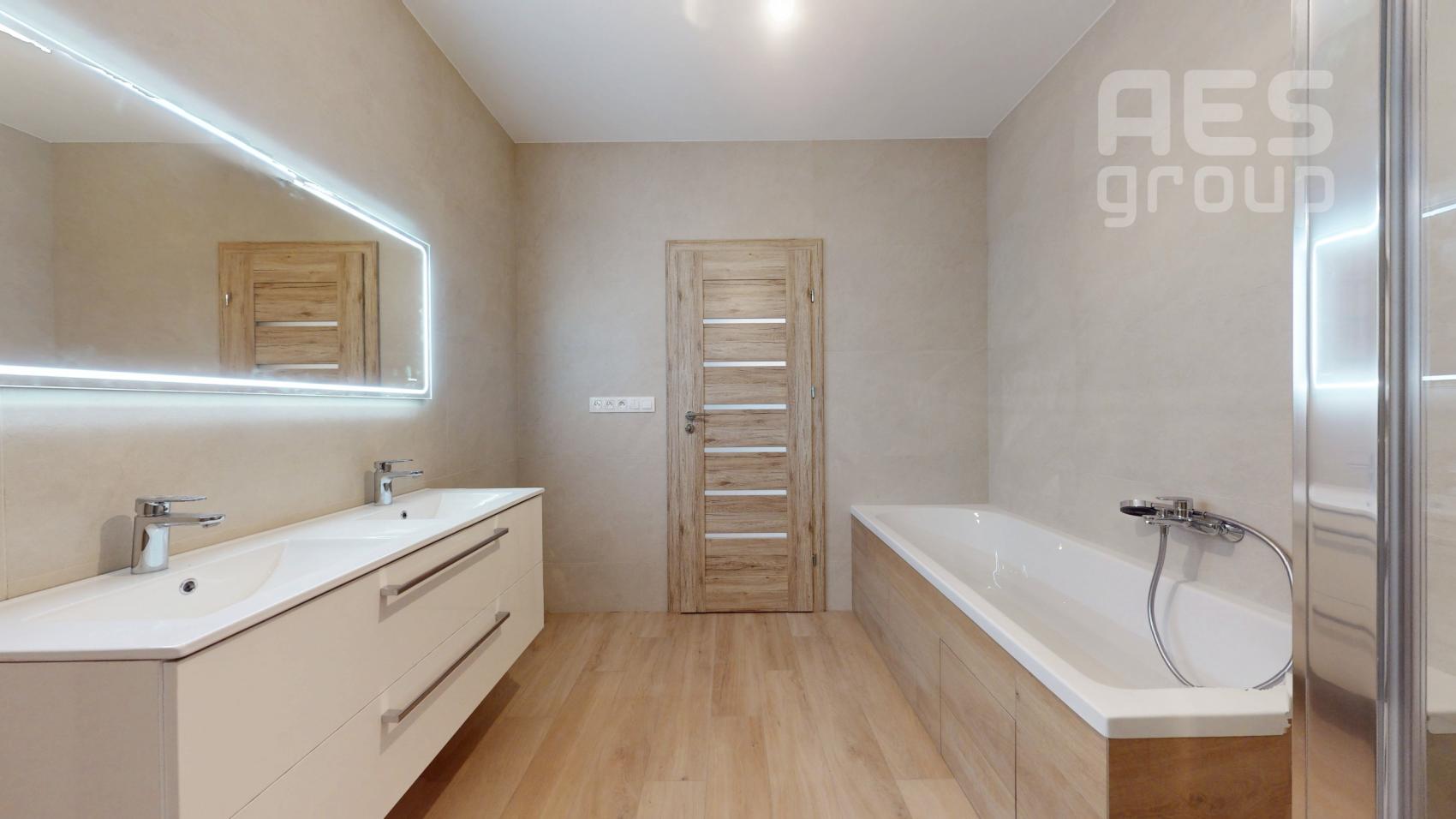 SKOLAUDOVANÉ, PREDAJ, 4 izbové rodinné domy, ul. Poľovnícka, Veľký Bieľ.