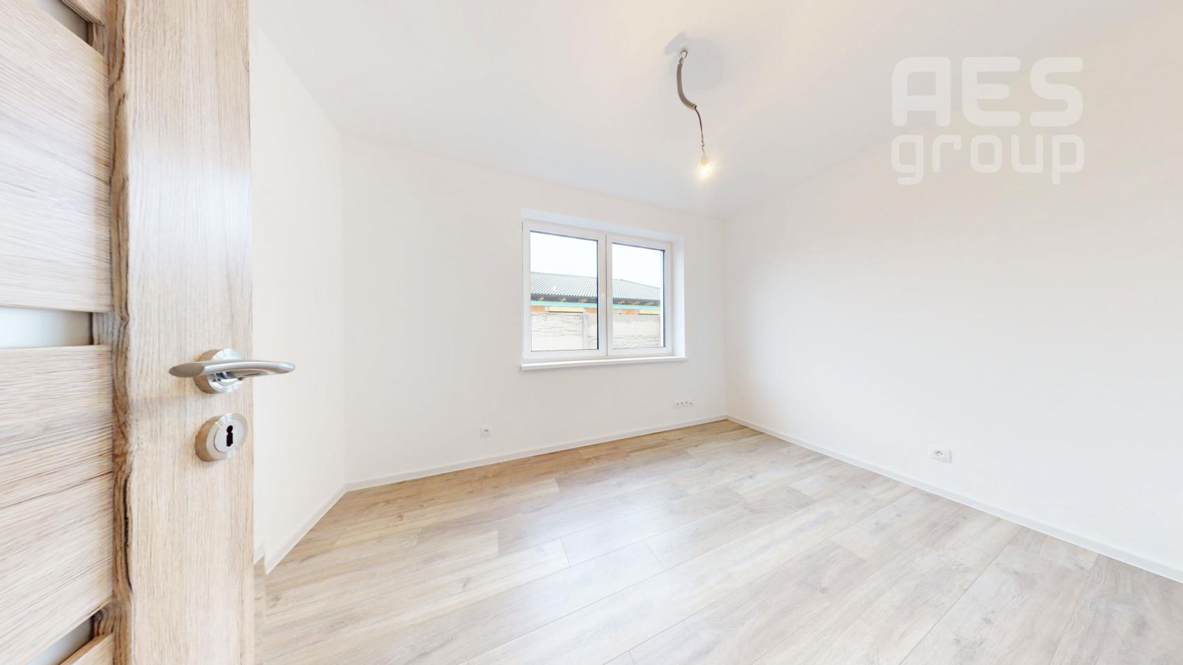 SKOLAUDOVANÉ, PREDAJ, 4 izbové rodinné domy, ul. Poľovnícka, Veľký Bieľ.