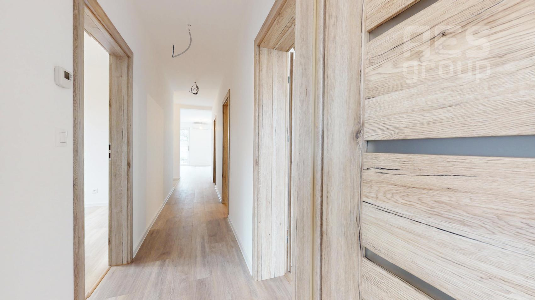 SKOLAUDOVANÉ, PREDAJ, 4 izbové rodinné domy, ul. Poľovnícka, Veľký Bieľ.