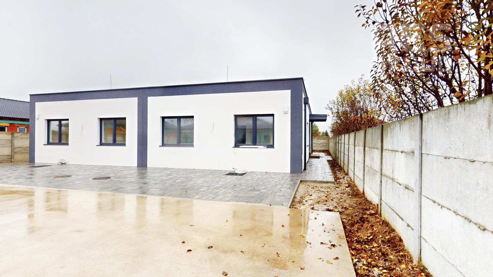 SKOLAUDOVANÉ, PREDAJ, 4 izbové rodinné domy, ul. Poľovnícka, Veľký Bieľ.